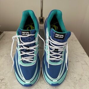 Pearl Izumi Turquoise Athletic Shoes